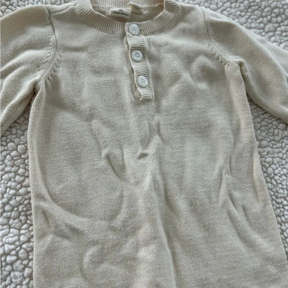 Baby Gap soft knitted jumpsuit - Picture 2 of 2
